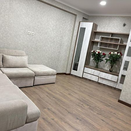 Three Palms Guest House Tbilisi Esterno foto