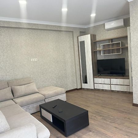Three Palms Guest House Tbilisi Esterno foto