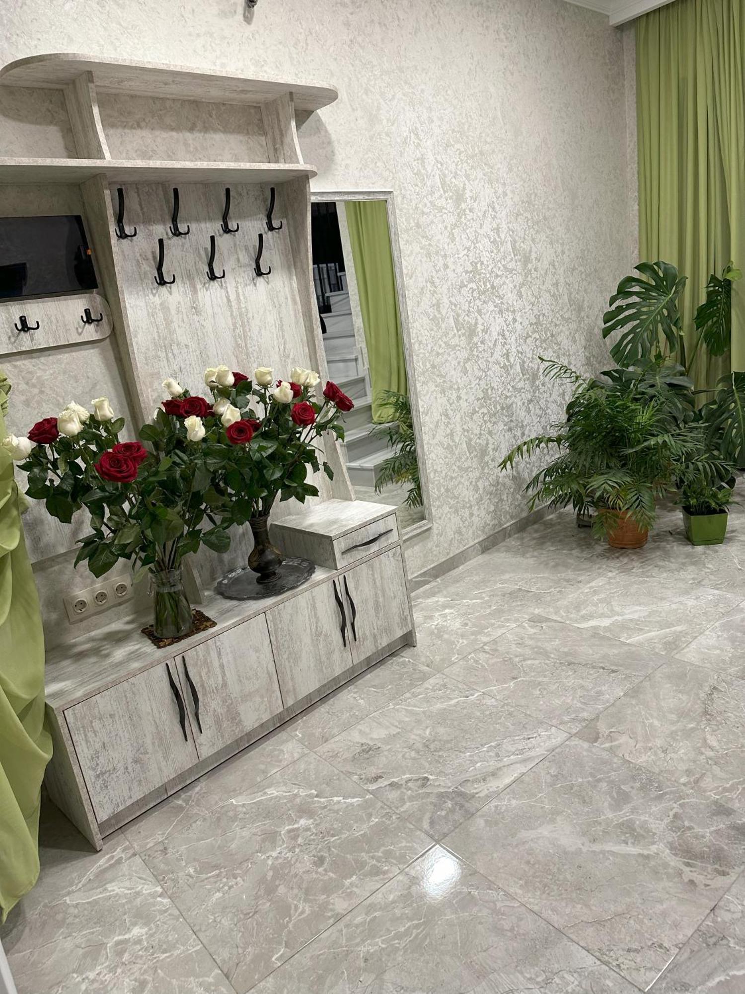 Three Palms Guest House Tbilisi Esterno foto