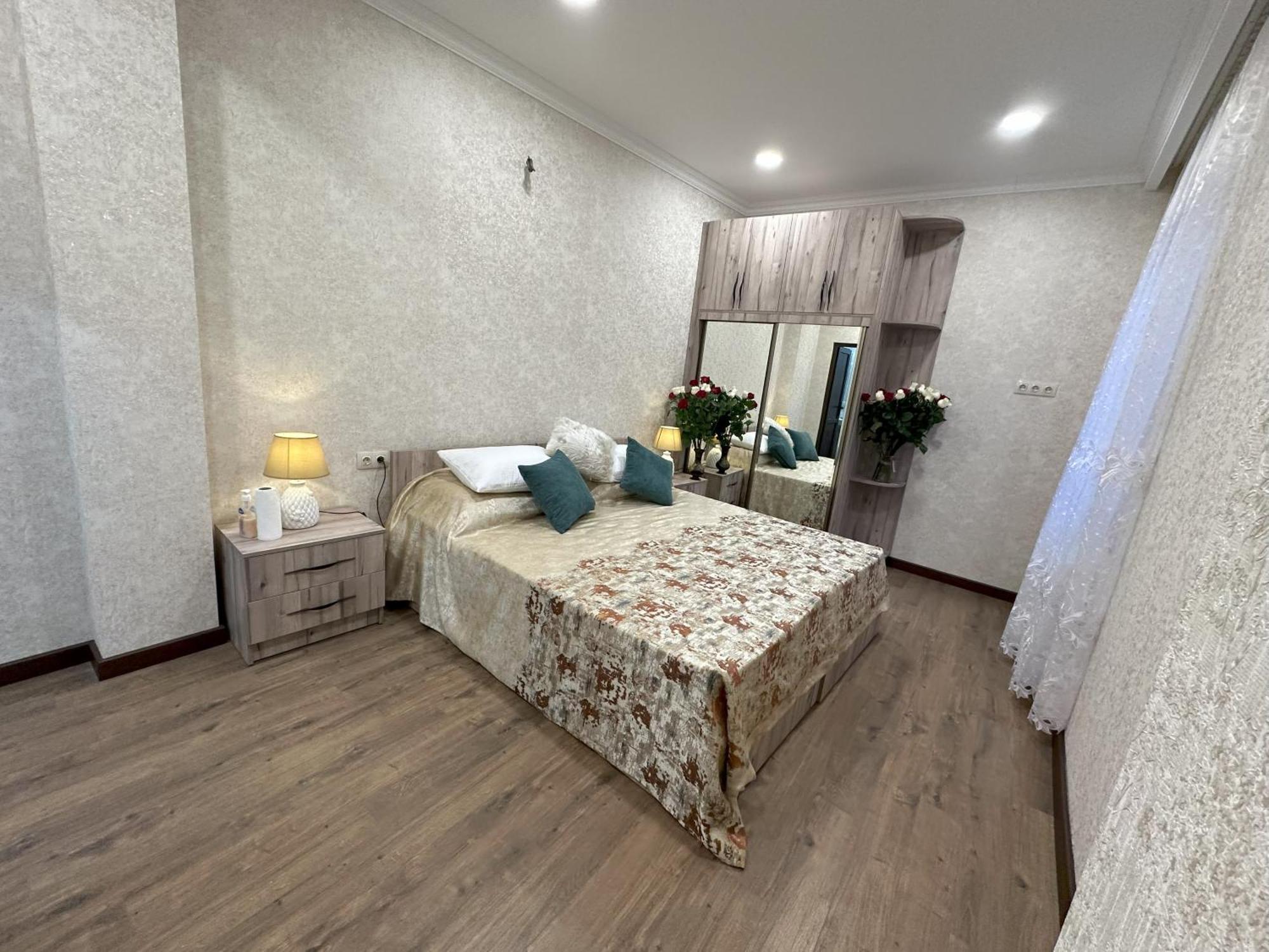 Three Palms Guest House Tbilisi Esterno foto
