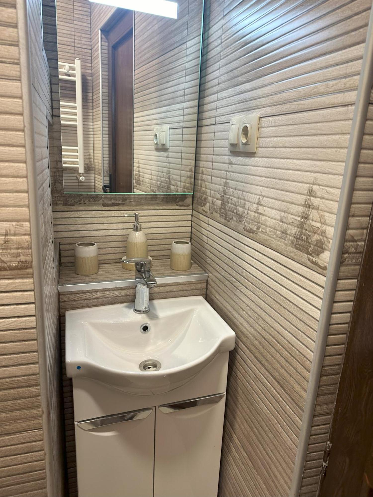Three Palms Guest House Tbilisi Esterno foto