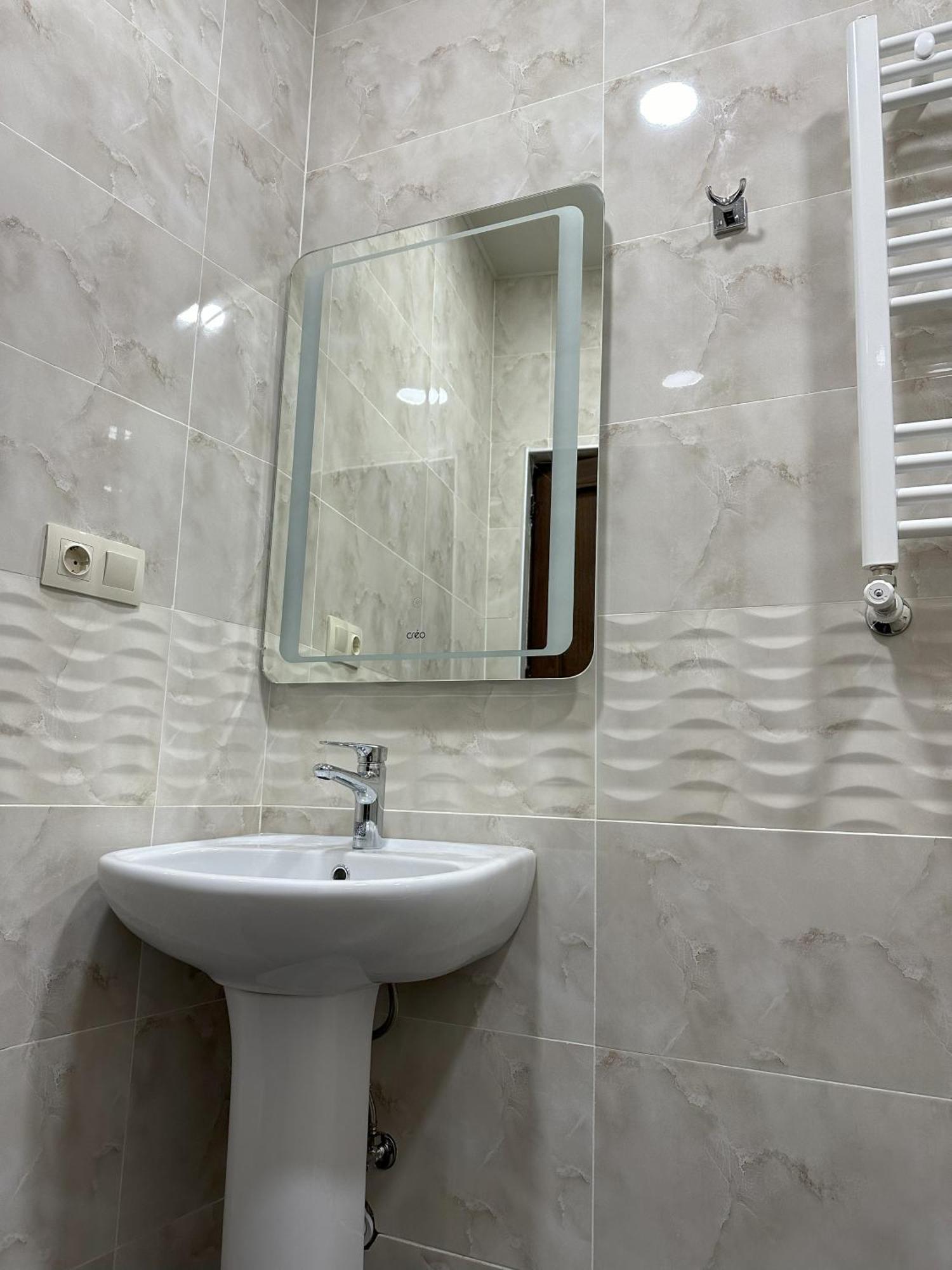 Three Palms Guest House Tbilisi Esterno foto