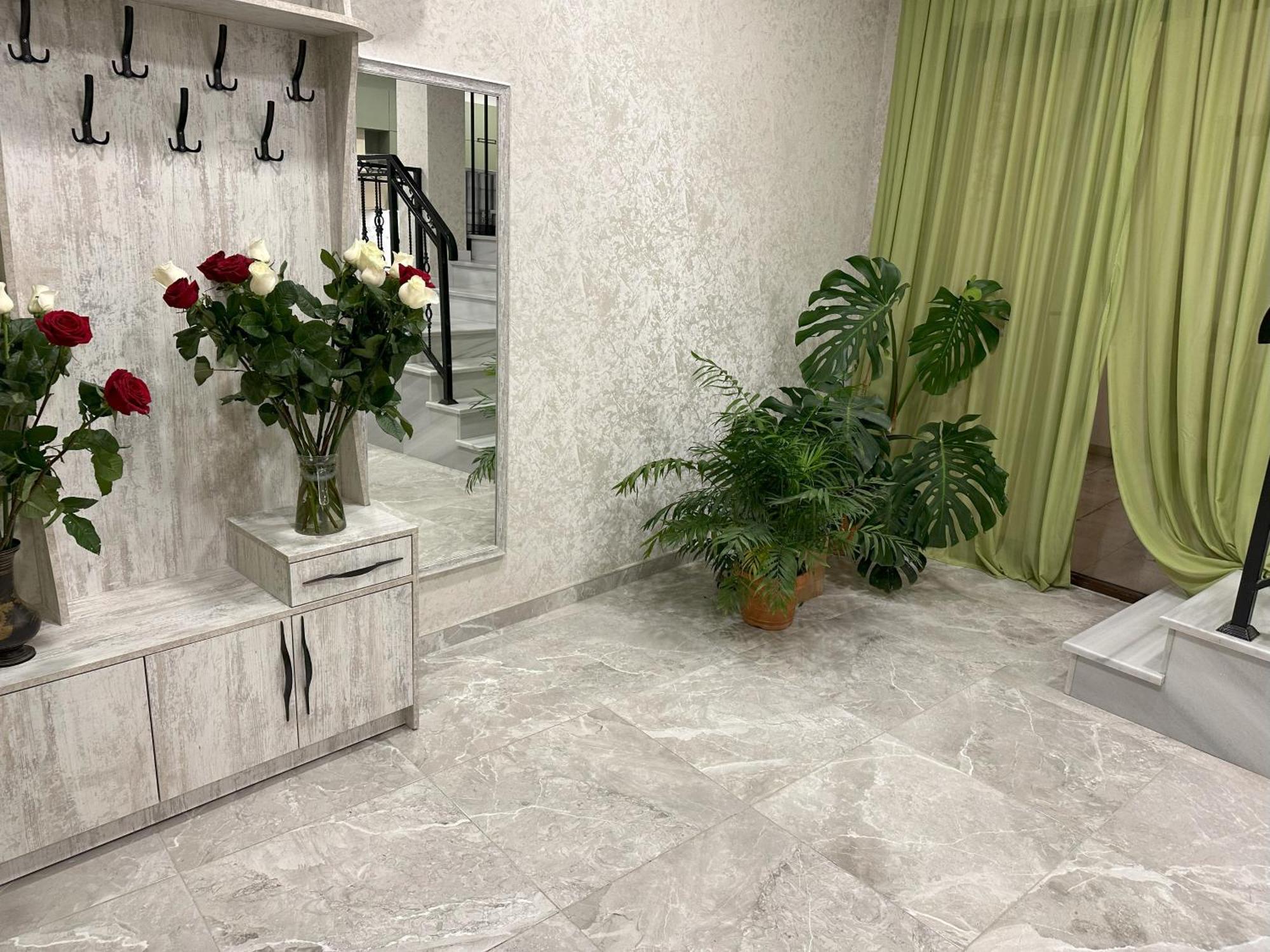 Three Palms Guest House Tbilisi Esterno foto