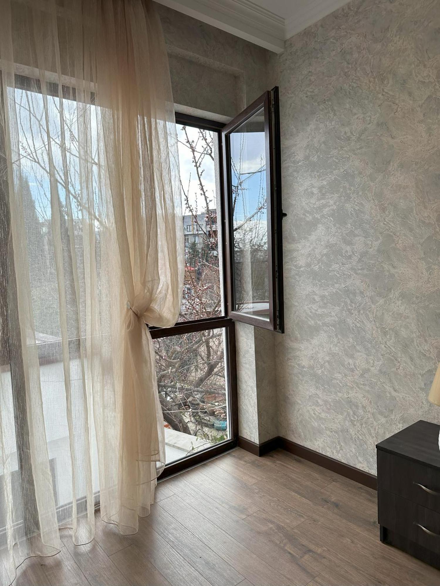 Three Palms Guest House Tbilisi Esterno foto