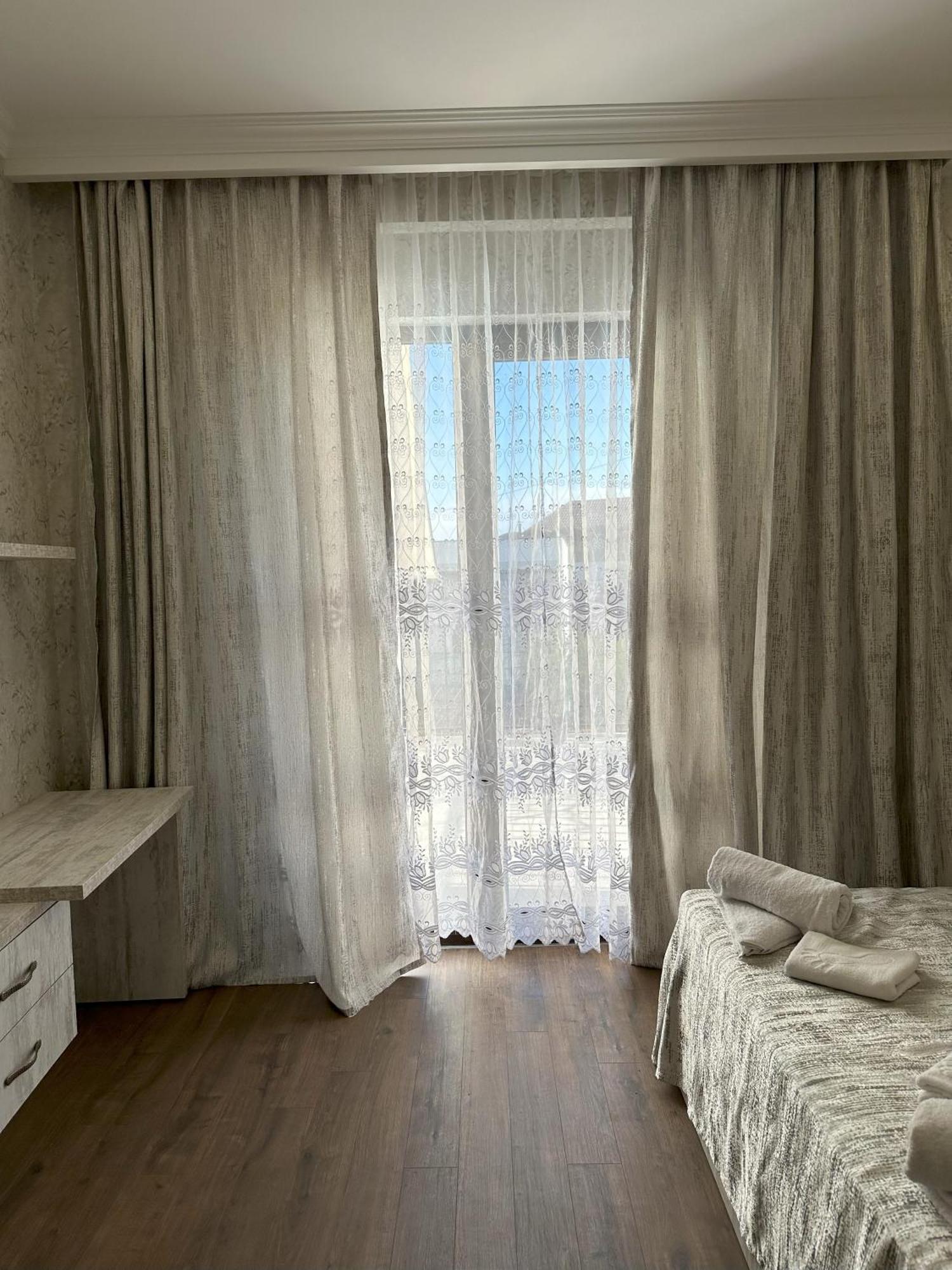 Three Palms Guest House Tbilisi Esterno foto