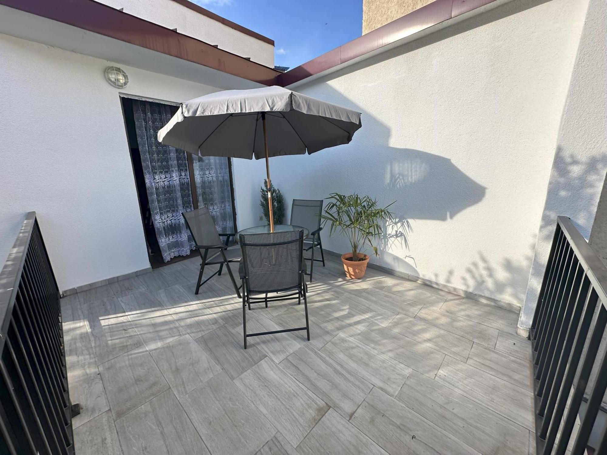 Three Palms Guest House Tbilisi Esterno foto