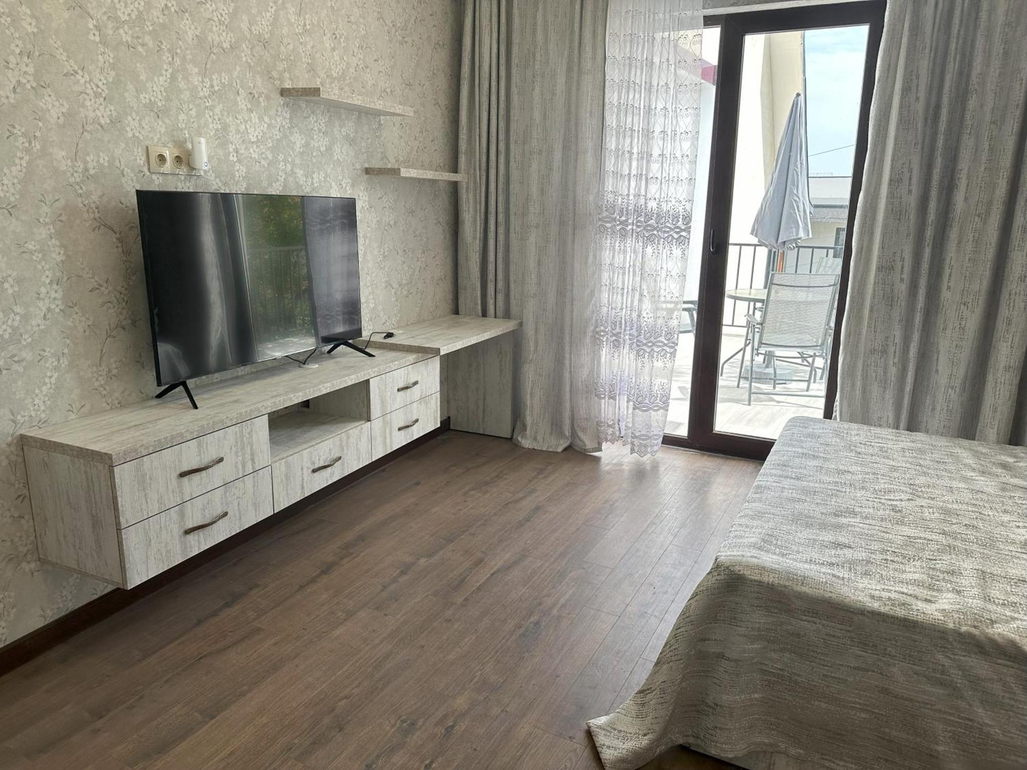Three Palms Guest House Tbilisi Esterno foto