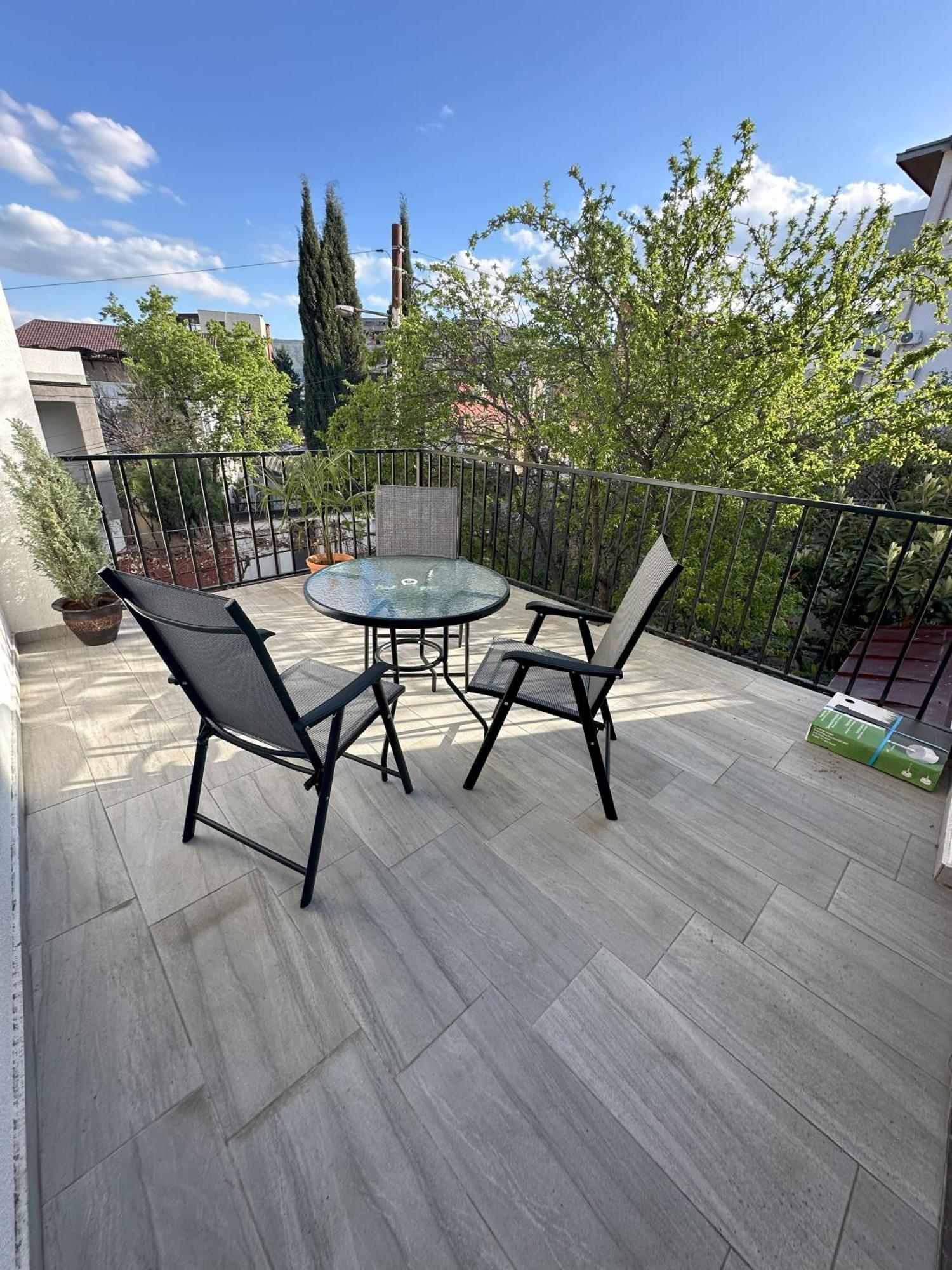 Three Palms Guest House Tbilisi Esterno foto